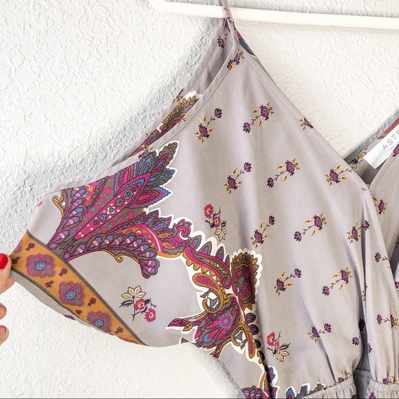 Astr the Label Floral Cold Shoulder Shorts Romper Size XS Paisley Pockets Casual - Picture 4 of 13